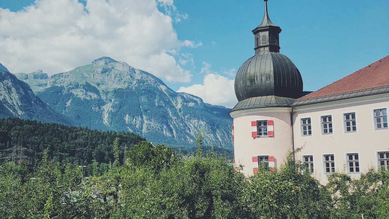 Schloss Rotholz Strass Wanderei